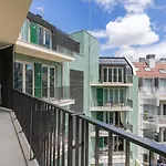 Radiant Apartment In City Center By Lovelystay