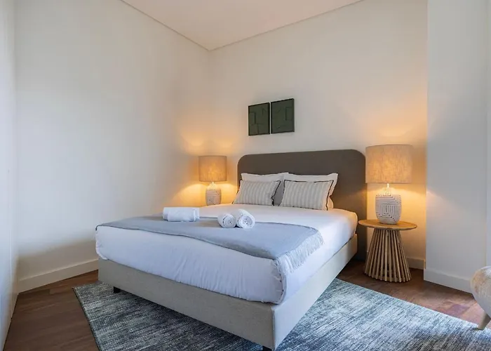 Radiant Apartment In City Center By Lovelystay