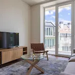 Radiant Apartment In City Center By Lovelystay